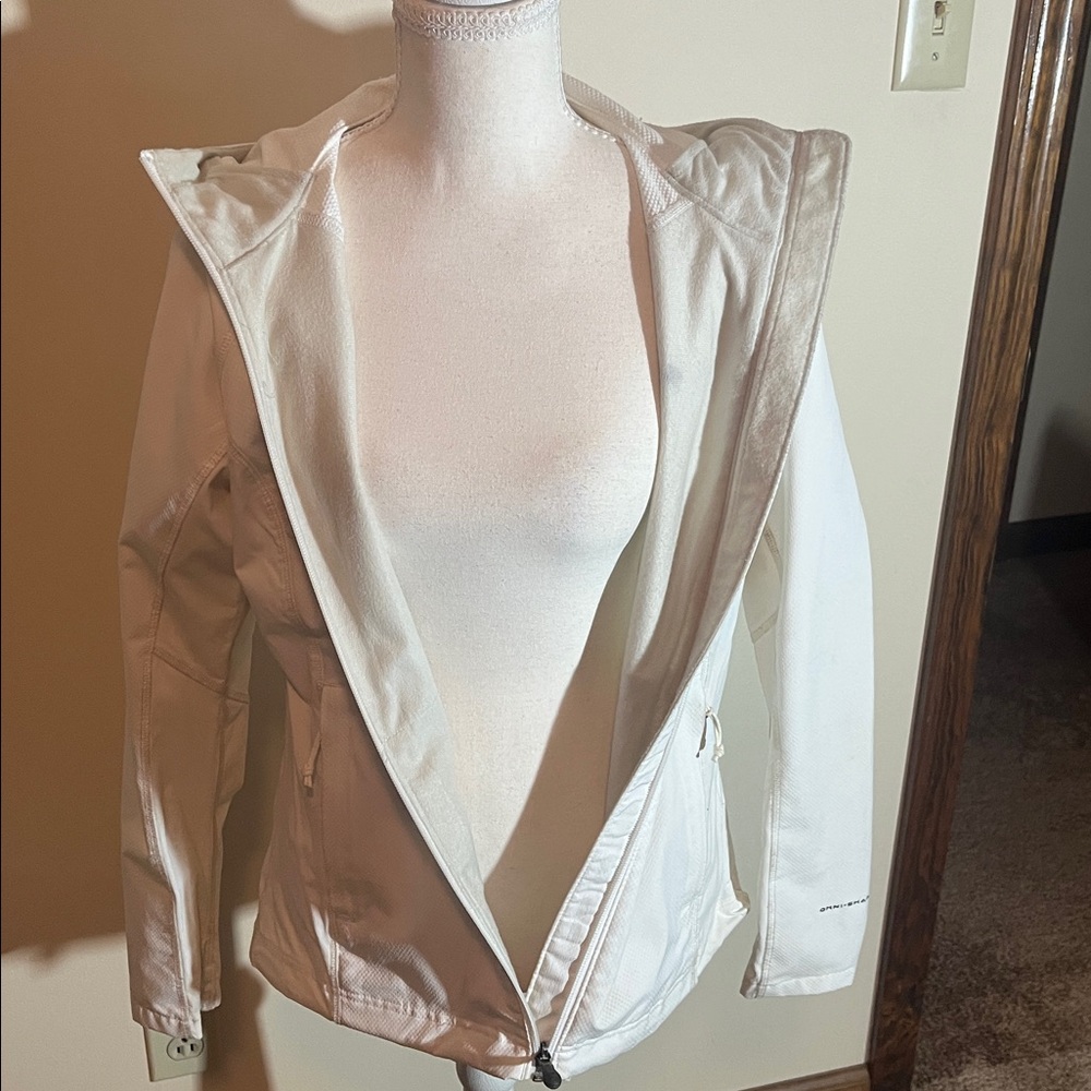 Columbia Women's Snowy White lightweight Jacket - Picture 3 of 5